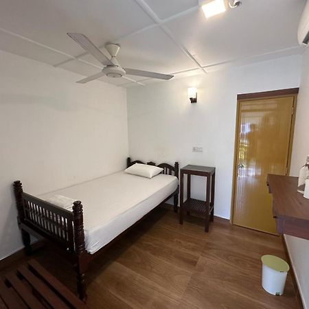 Hamilton House Hotel Негомбо Екстериор снимка