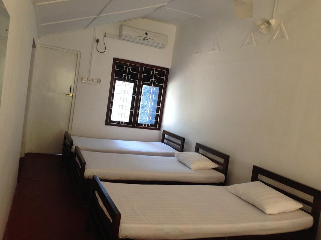 Hamilton House Hotel Негомбо Стая снимка