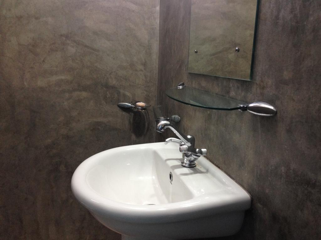 Hamilton House Hotel Негомбо Стая снимка