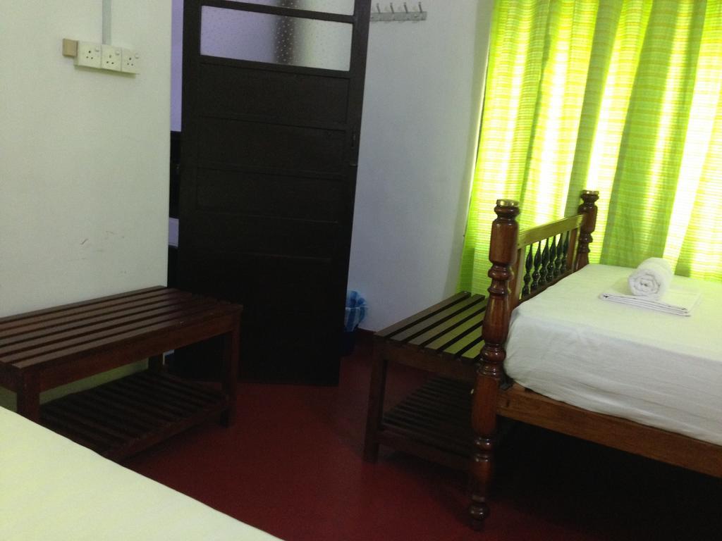 Hamilton House Hotel Негомбо Стая снимка