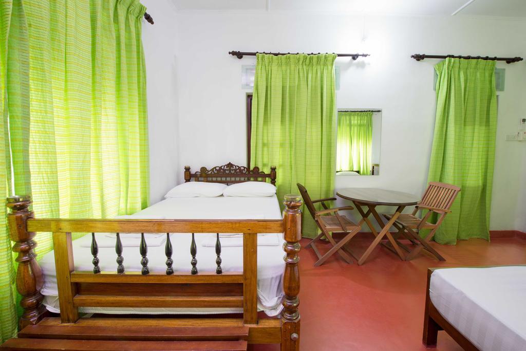 Hamilton House Hotel Негомбо Стая снимка