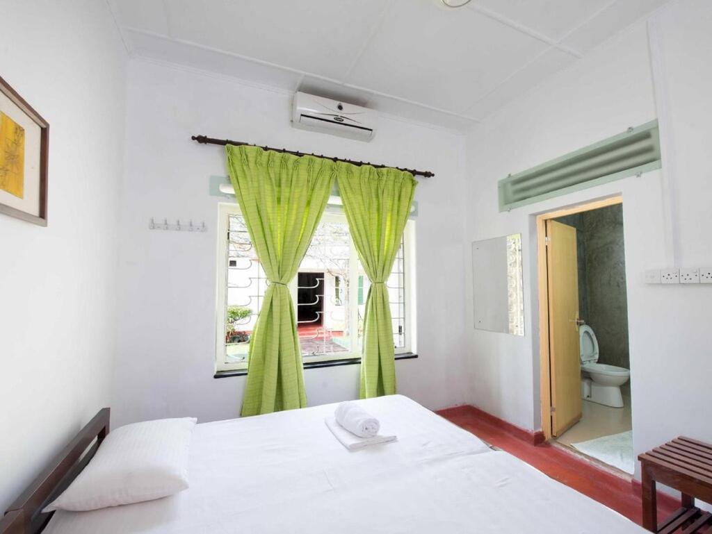 Hamilton House Hotel Негомбо Екстериор снимка