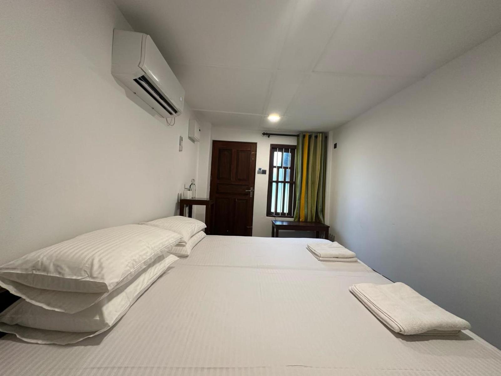 Hamilton House Hotel Негомбо Екстериор снимка