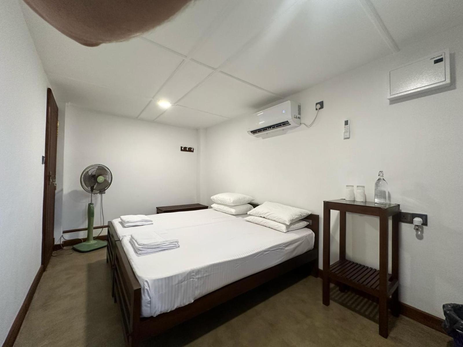 Hamilton House Hotel Негомбо Екстериор снимка