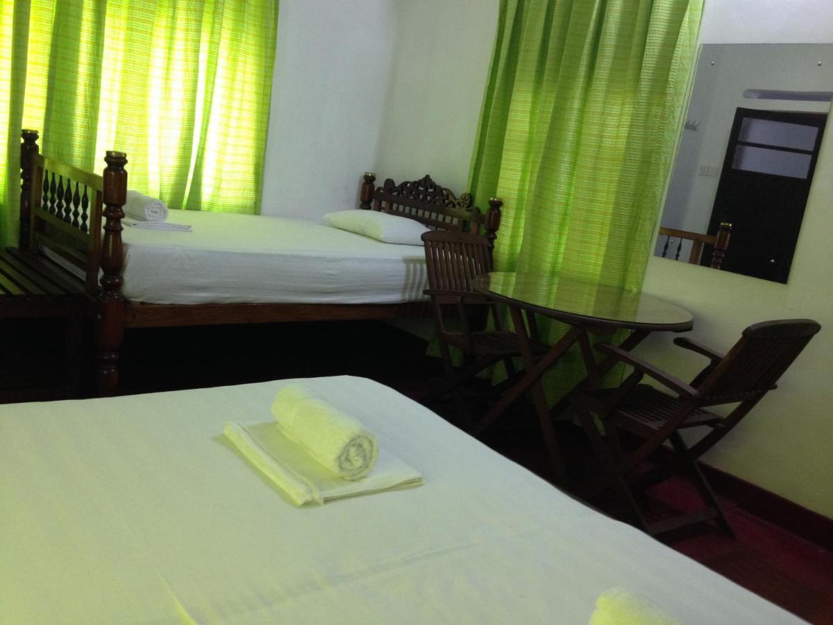 Hamilton House Hotel Негомбо Екстериор снимка