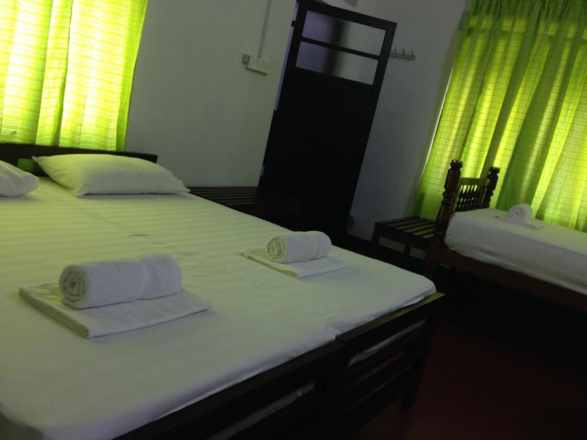 Hamilton House Hotel Негомбо Екстериор снимка