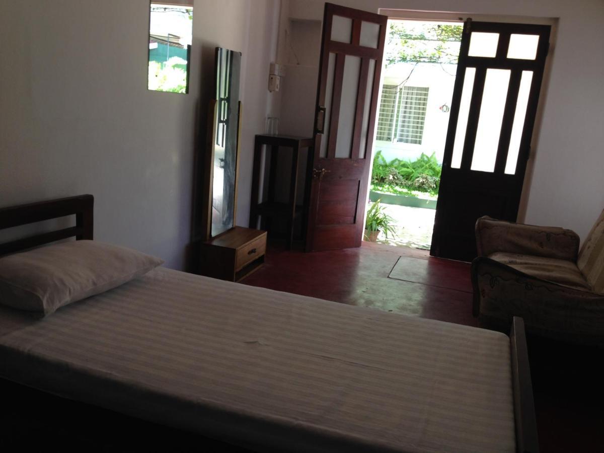 Hamilton House Hotel Негомбо Екстериор снимка